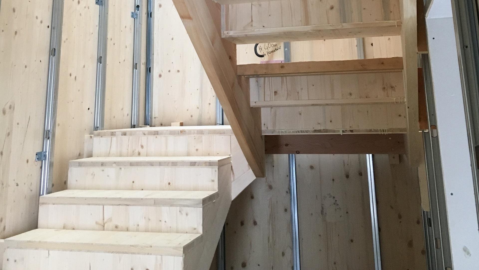 le scale interne con struttura in legno